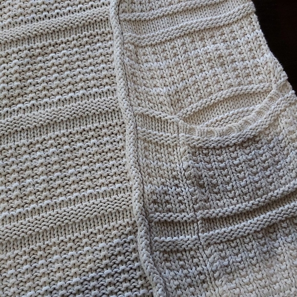 Press sweater/ shrug B4A - Picture 5 of 5